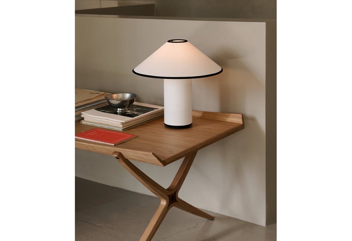 X Table, Hvidt and molgaard, Andtradition