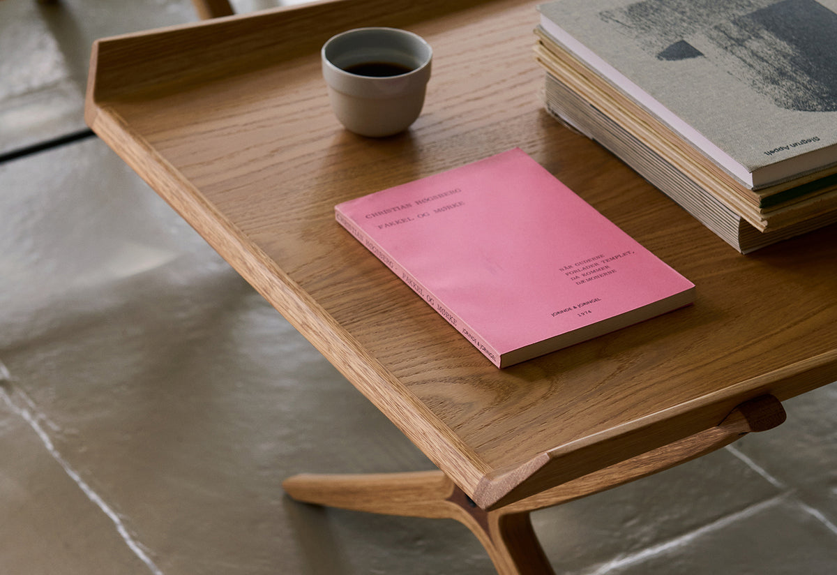 X Table, Hvidt and molgaard, Andtradition