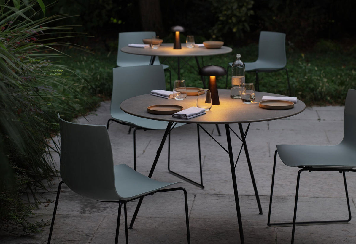 Leaf Outdoor Table | Round, Lievore altherr molina, Arper