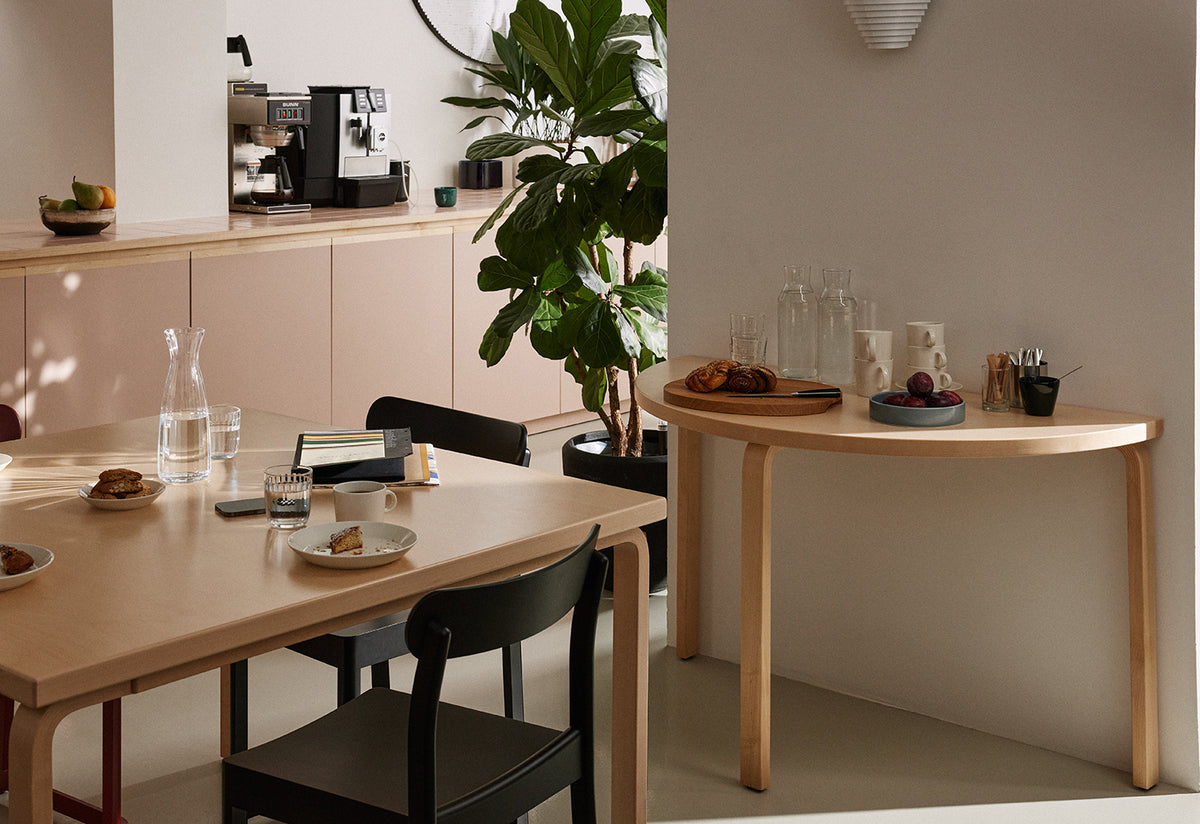 Aalto Table Half-Round, Alvar aalto, Artek