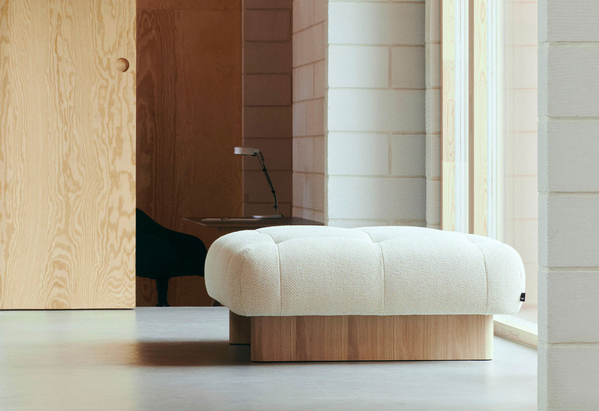 Quilton Lift Ottoman, Doshi levien, Hay