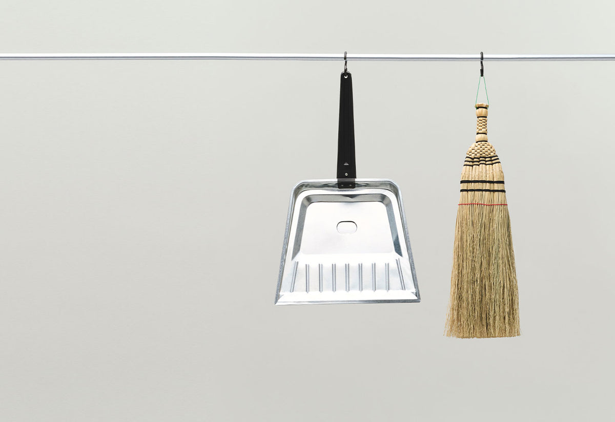 Outdoor Market Dust Pan, Jasper morrison shop, Hay