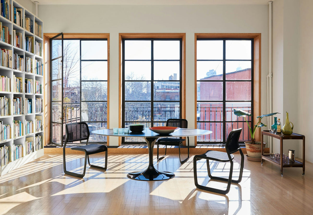 Tulip Dining Table | Round | Black Base, Eero saarinen, Knoll