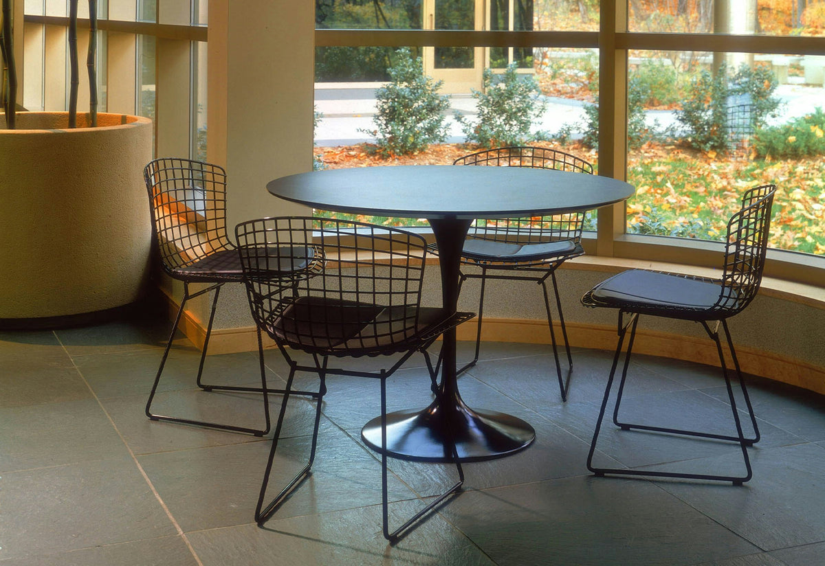 Tulip Dining Table | Round | Black Base, Eero saarinen, Knoll