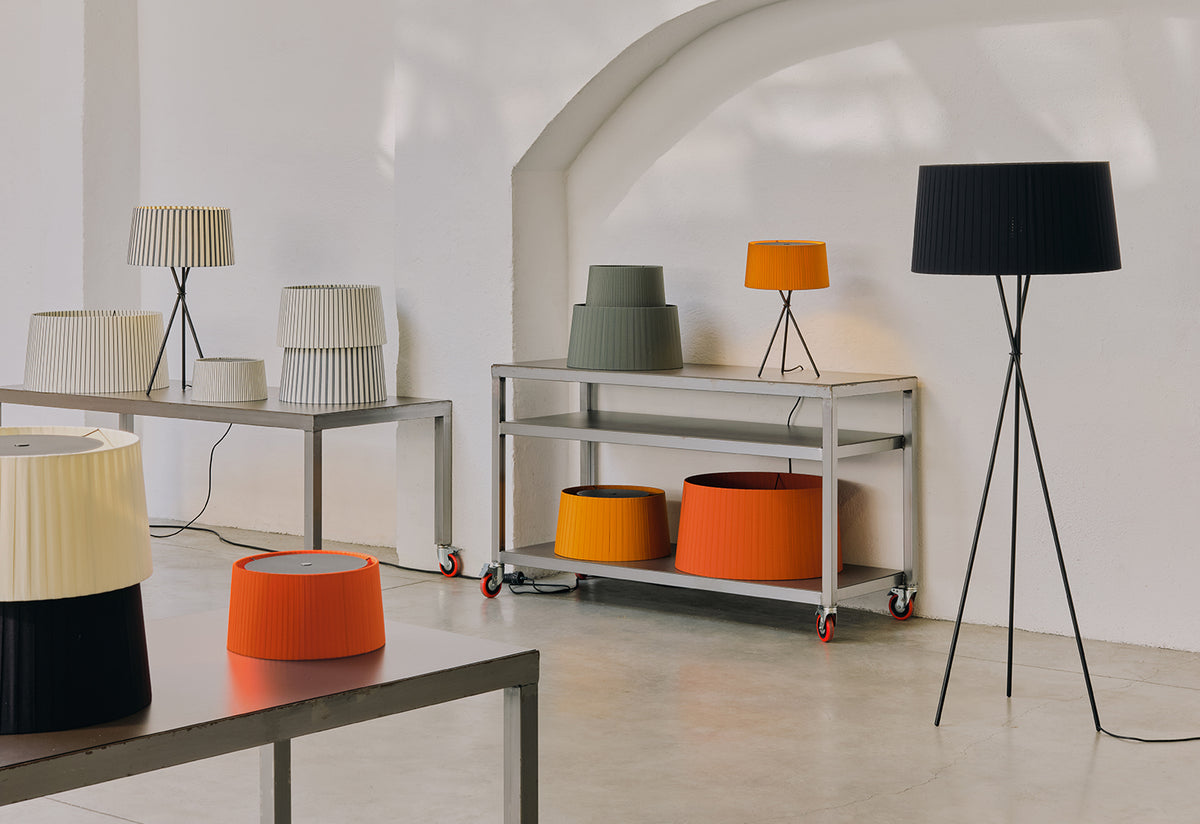 Tripode G5 Floor Lamp, Equipo santa and cole, Santa and cole