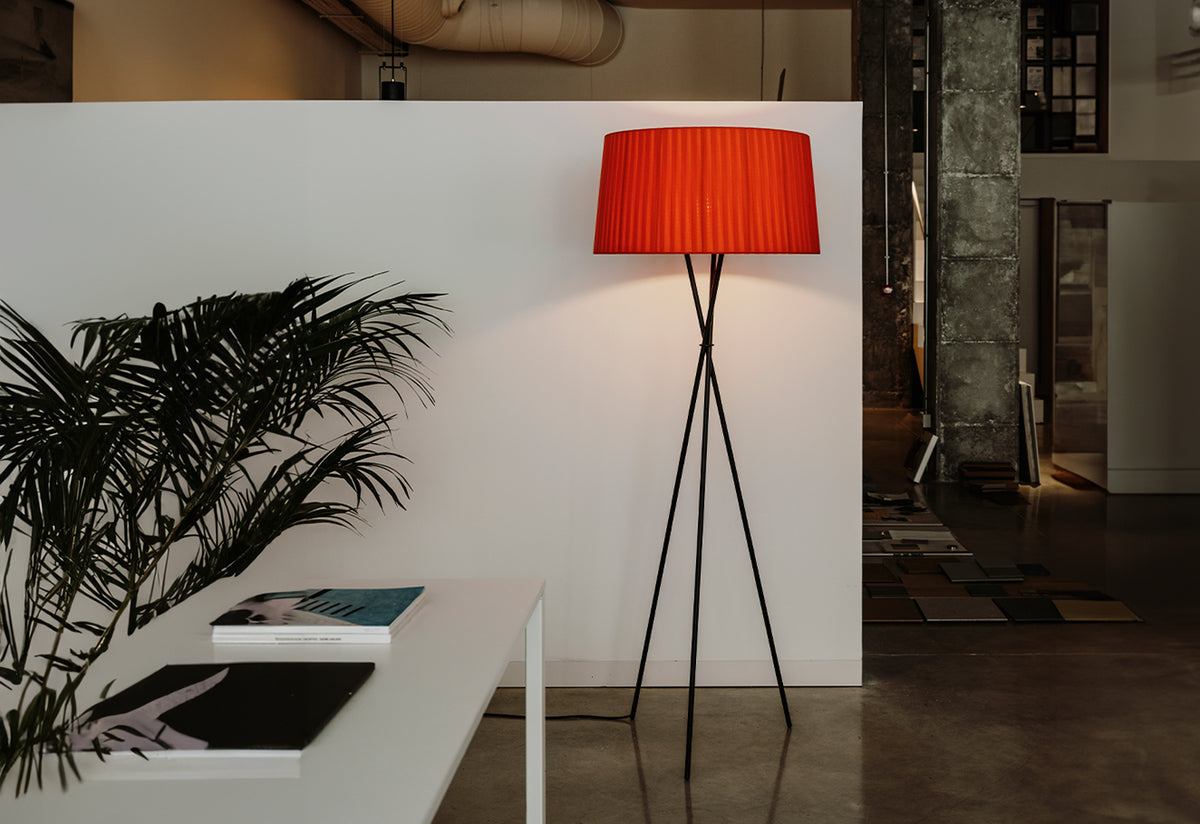 Tripode G5 Floor Lamp, Equipo santa and cole, Santa and cole