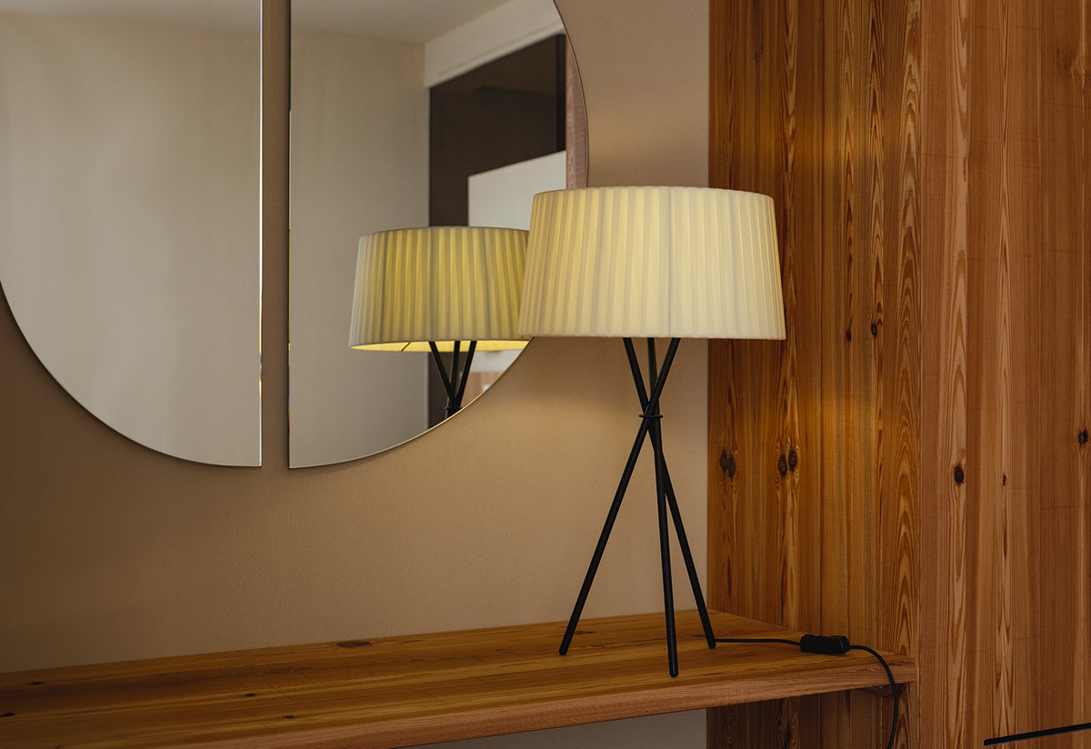 Tripode G6 Table Lamp, Equipo santa and cole, Santa and cole