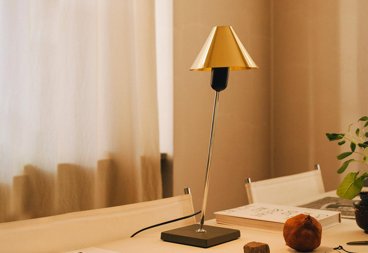 Gira Table Lamp, Massana tremoleda and ferrer, Santa and cole