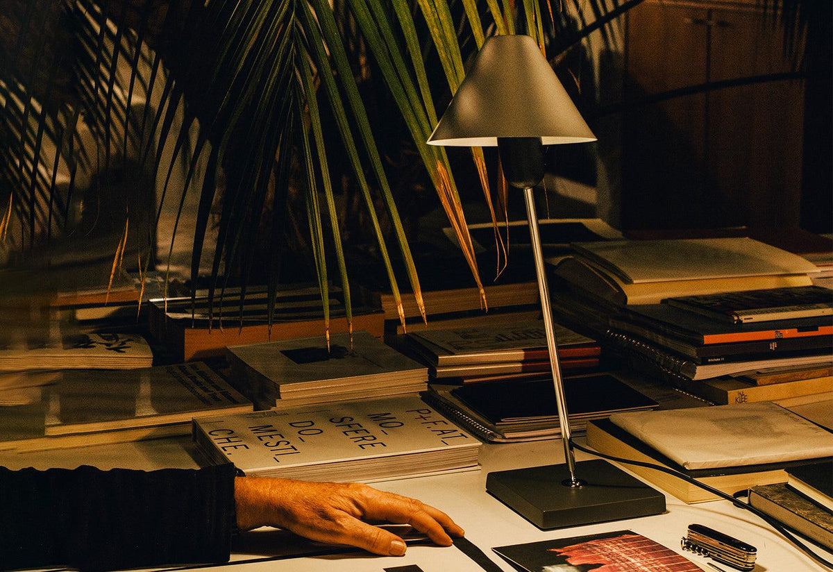 Gira Table Lamp, Massana tremoleda and ferrer, Santa and cole