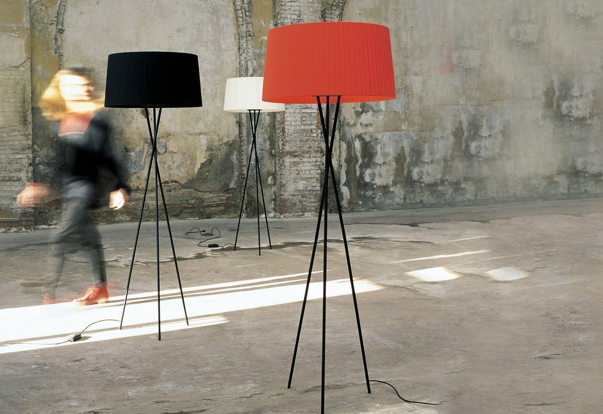 Tripode G5 Floor Lamp, Equipo santa and cole, Santa and cole