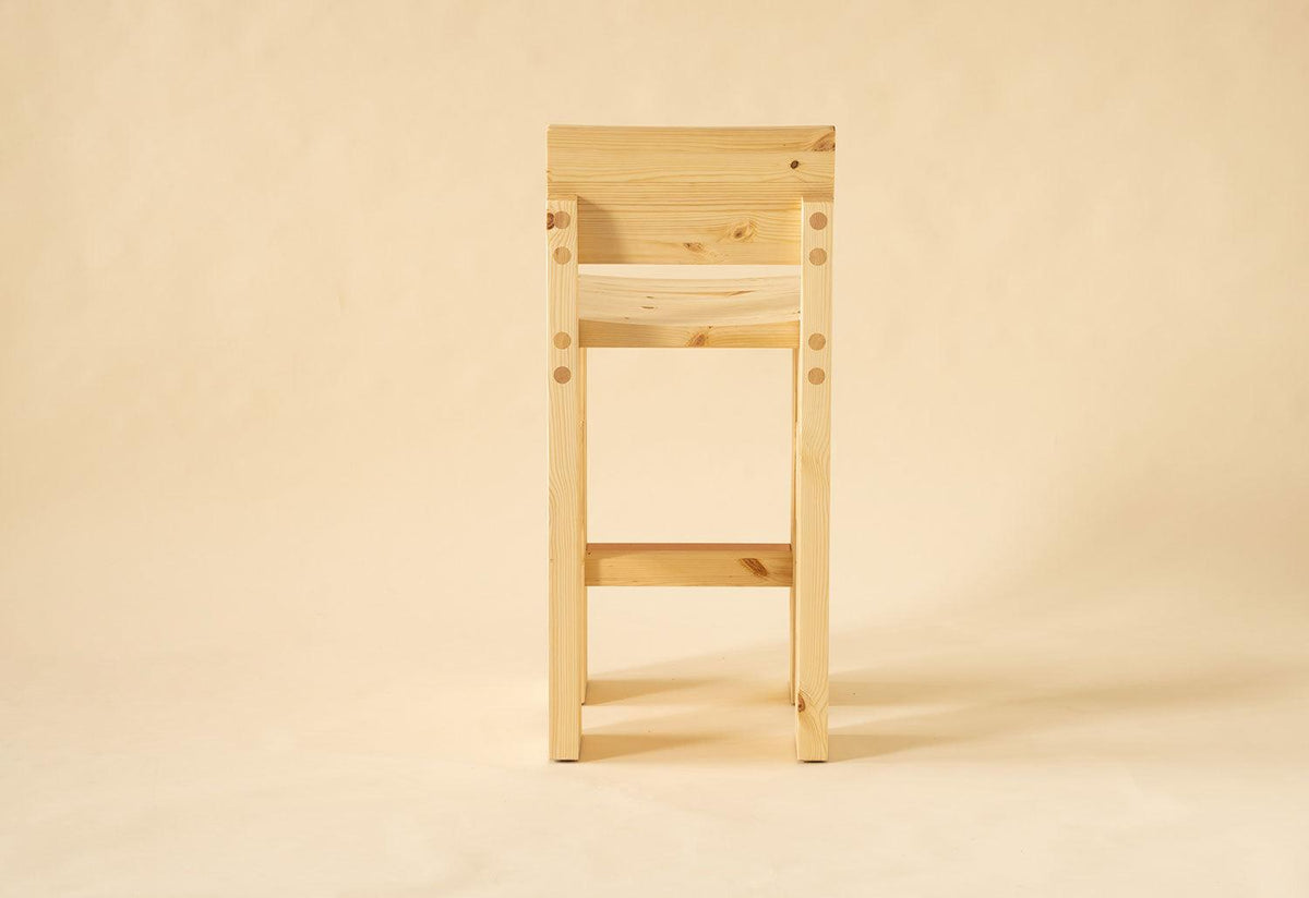 001 Bar Stool, Vaarnii