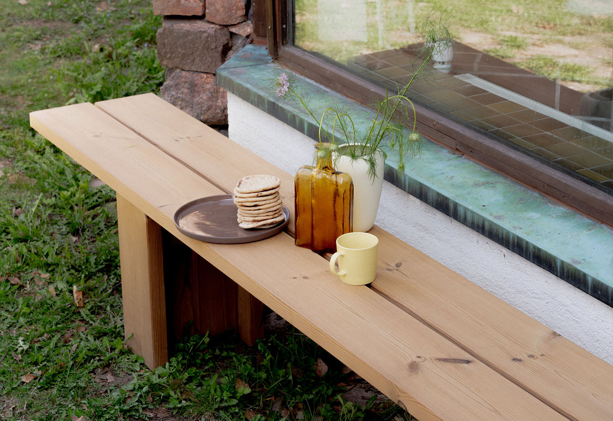 013 Osa Outdoor Bench, Henrik tjaerby, Vaarnii