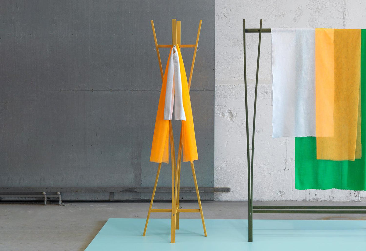 Tra-ra Clothes Rail, Tomoko azumi, Zilio a and c