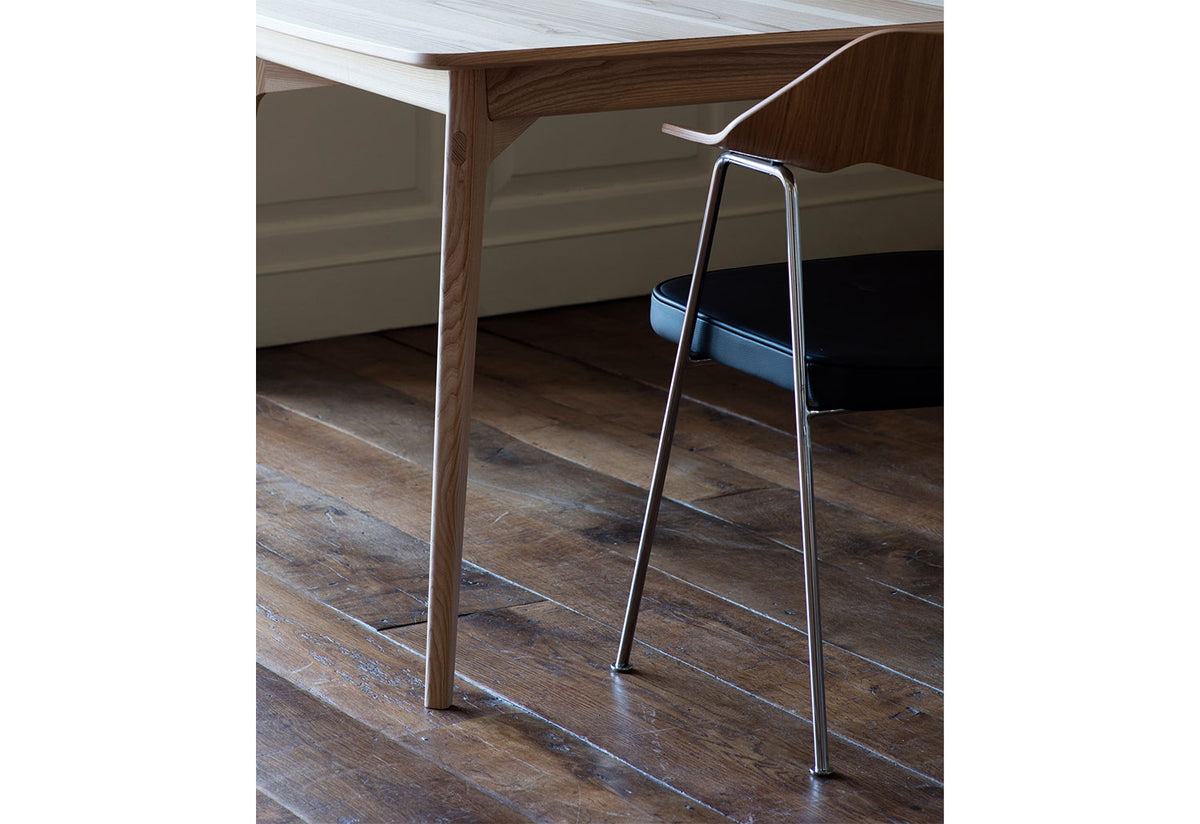 675 Armchair, Robin day, Case furniture