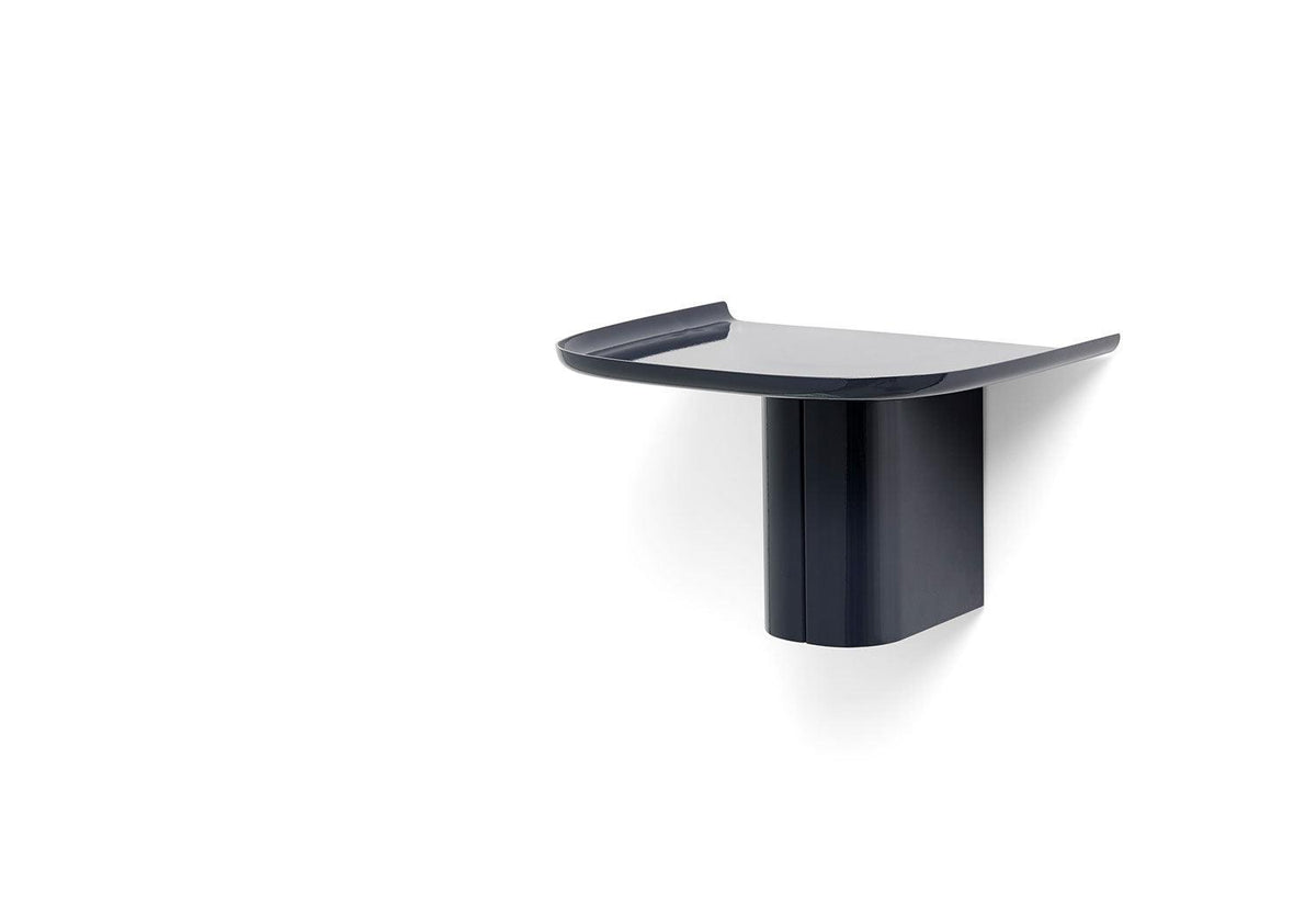Korpus Shelf, Andreas bergsaker, Hay