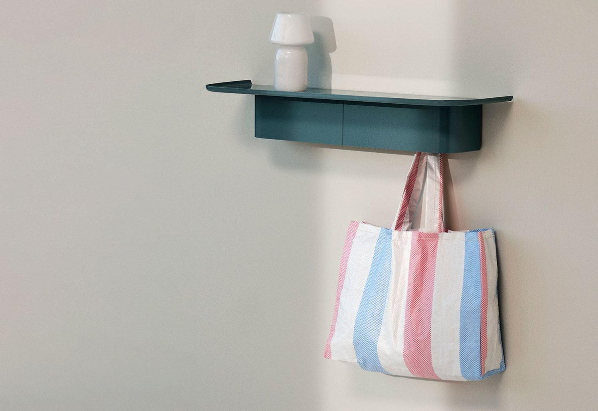 Korpus Shelf, Andreas bergsaker, Hay