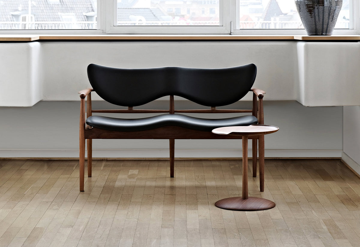 Åkande Side Table, Jonas lyndby jensen, Onecollection