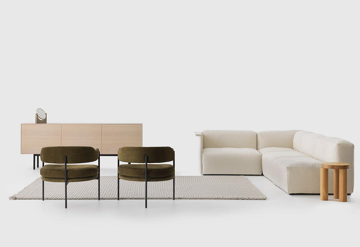 Isabella Chair, Simon james, Resident