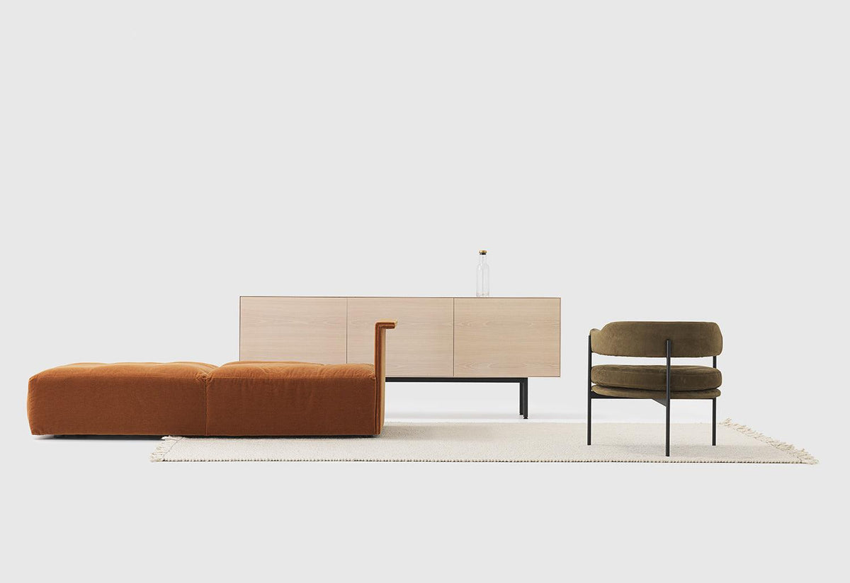 Isabella Chair, Simon james, Resident