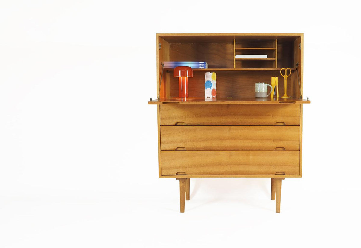 Robin Day Hilleplan desk | 1952