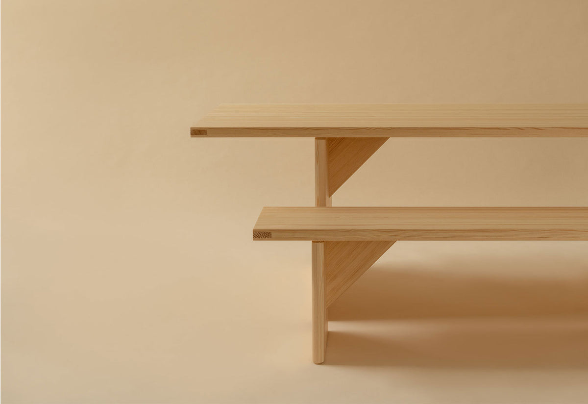 012 Kolmio Bench, Cecilie manz, Vaarnii