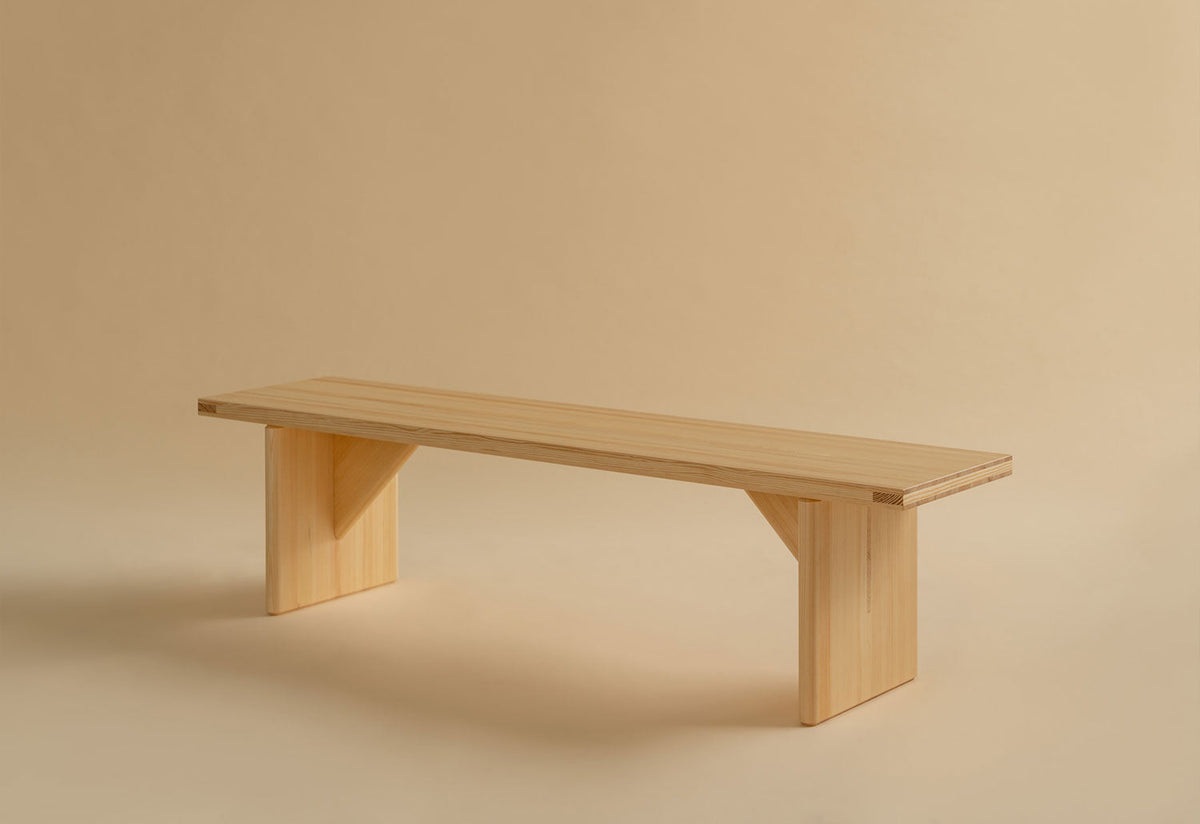012 Kolmio Bench, Cecilie manz, Vaarnii