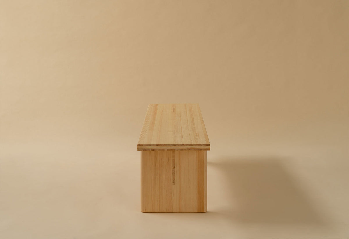 012 Kolmio Bench, Cecilie manz, Vaarnii