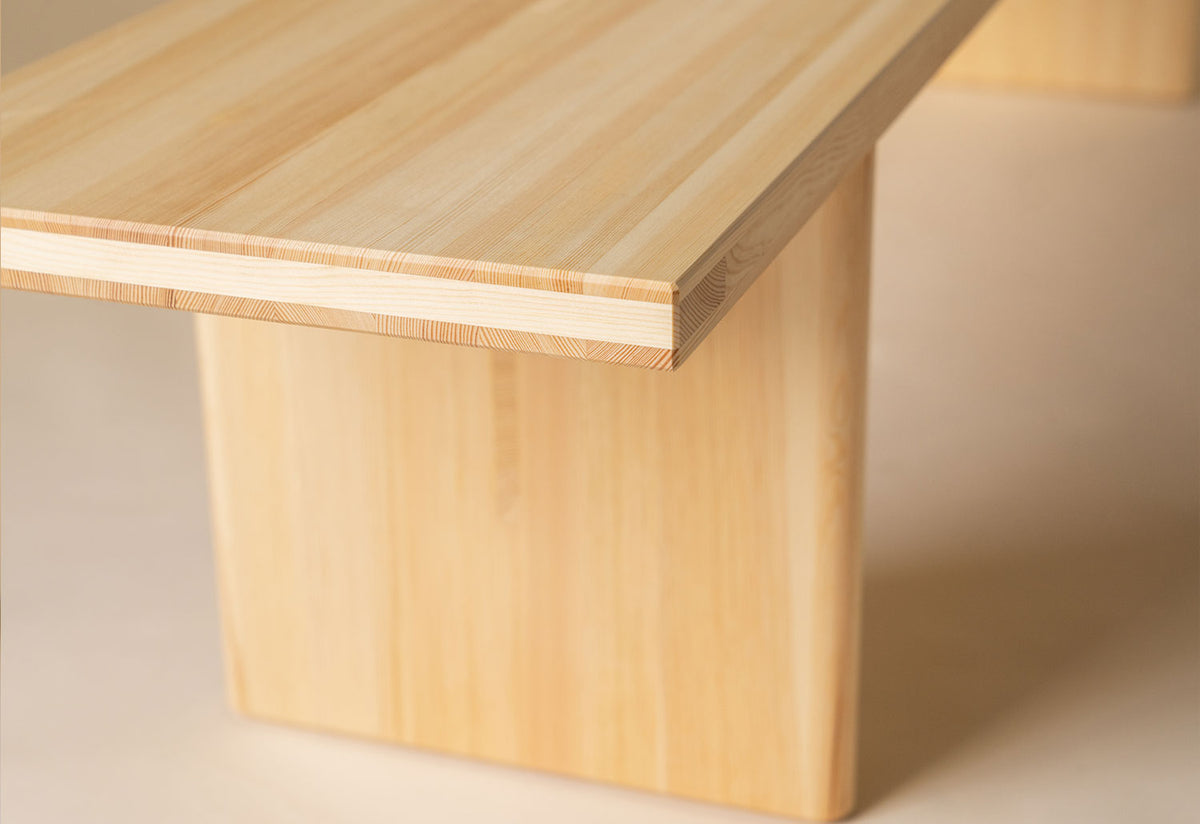 012 Kolmio Bench, Cecilie manz, Vaarnii