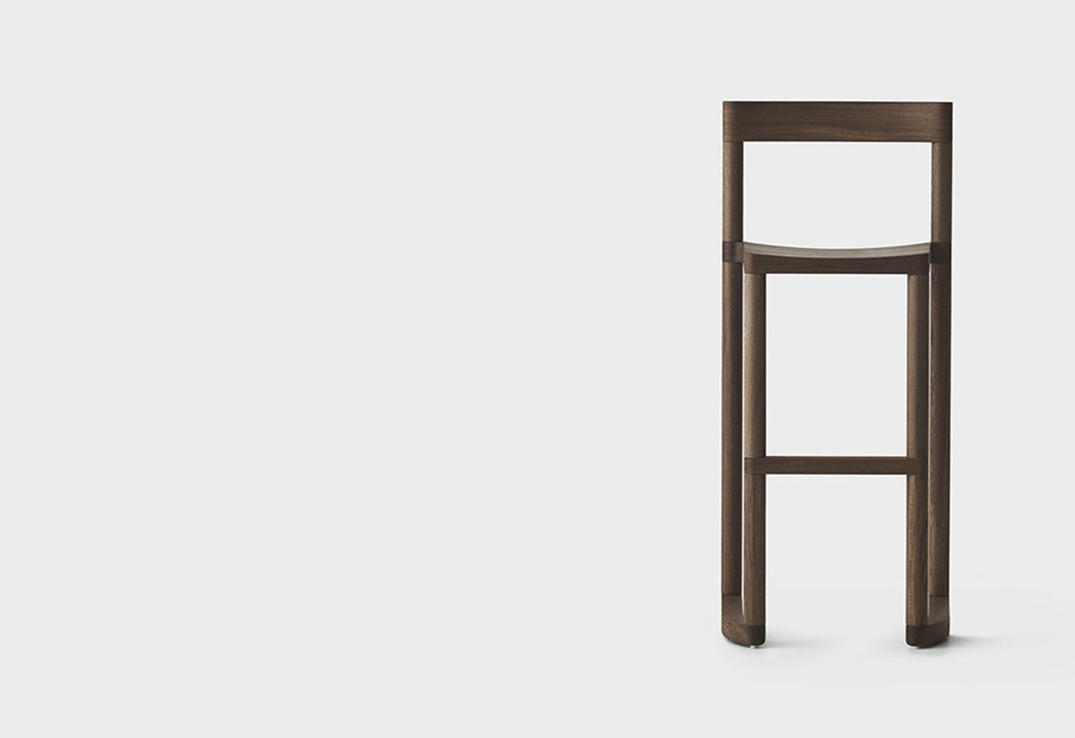 Pier Barstool, Leonard kadid, Resident