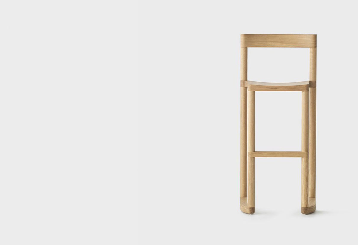 Pier Barstool, Leonard kadid, Resident