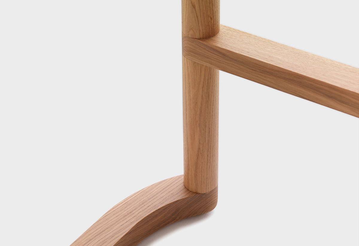 Pier Barstool, Leonard kadid, Resident