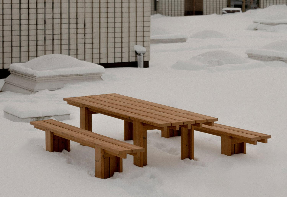 013 Osa Outdoor Bench, Henrik tjaerby, Vaarnii