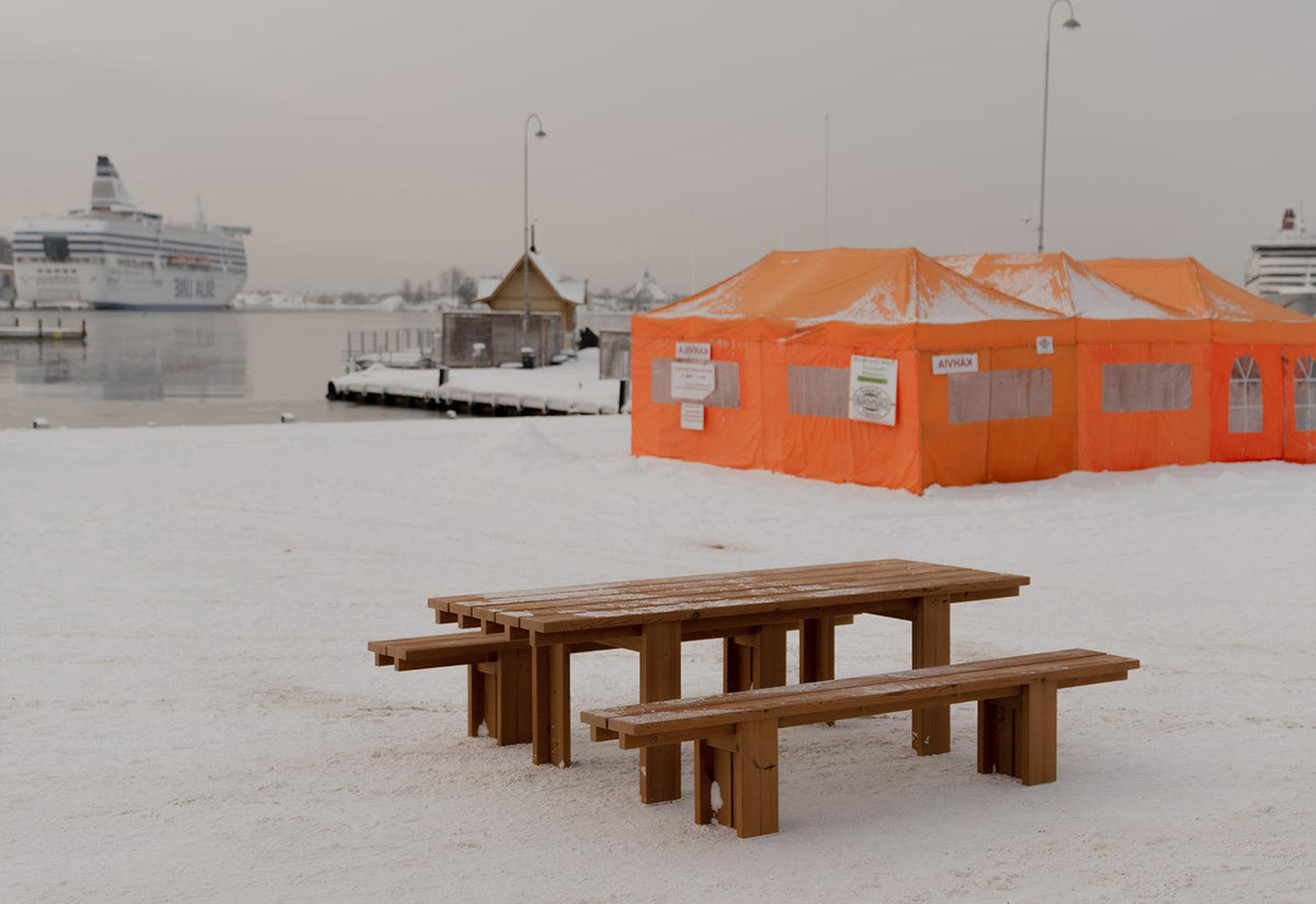 013 Osa Outdoor Bench, Henrik tjaerby, Vaarnii
